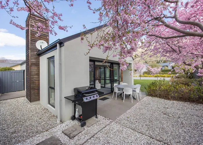 Holiday home Mountain Views In Meadowstone Wanaka