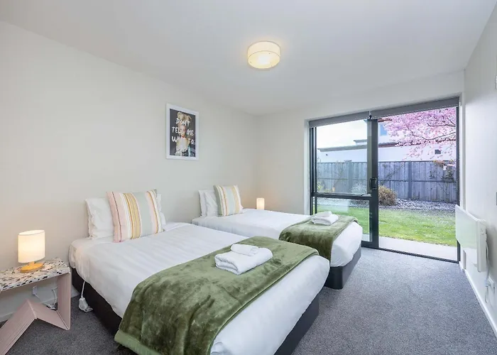 Mountain Views In Meadowstone Wanaka