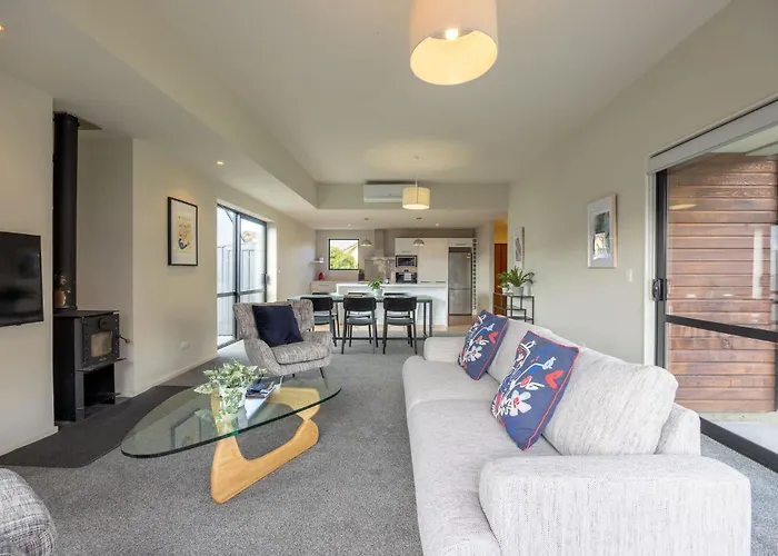 Mountain Views In Meadowstone Holiday home Wanaka