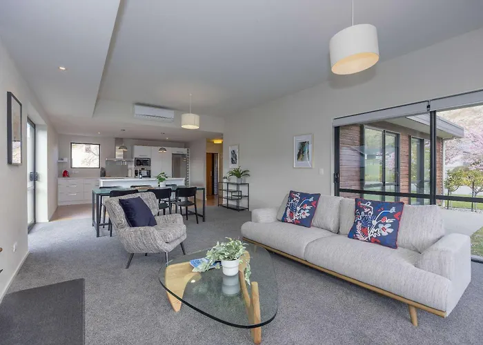 Mountain Views In Meadowstone Holiday home Wanaka