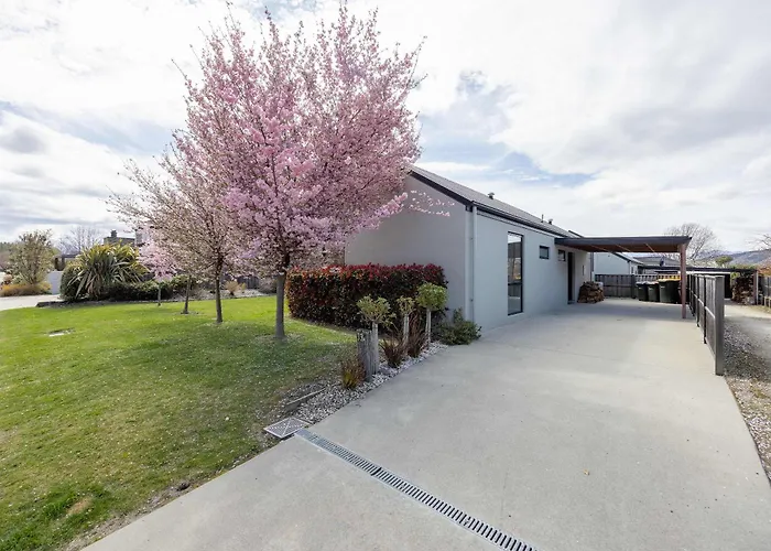 Mountain Views In Meadowstone Holiday home
